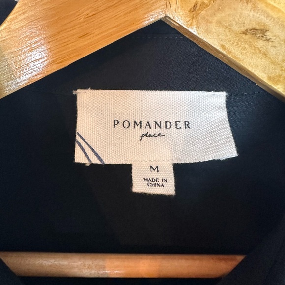 Tuckernuck Pomander Place Ashlen Button Down Top M - Picture 5 of 7